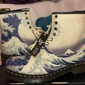 Great Wave Dr. Martens UK 8 US women's 10